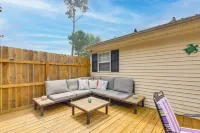 7 Mi to Beach! Sneads Ferry Family Home w/ Hot Tub - 2-Star