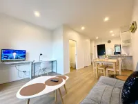 New Townhouse with VIEW - Walking to Botany Center Hotels near Howick