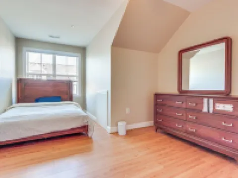 Modern 3Br Townhome | 3 Mi to Dulles and Reston TC Hotels in Dranesville