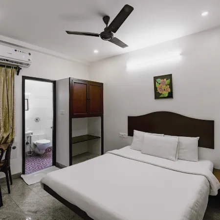Executive Inn - A Boutique Hotel Отели рядом с достопримечательностью «Шри Ауробиндо Ашрам»