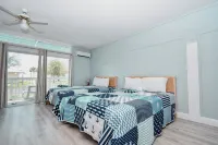 Charming 2-bedroom condo in lovely Cedar Key with WiFi, AC