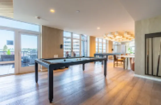1BR + Den | Gym, Rooftop  | Bellevue | Sophari C