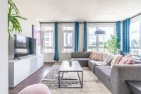 2BR Penthouse | Deck, Gym | Bellevue | Sophari B