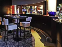 โรงแรมเมอร์เคียว ชองเบรี ซองทร์ - ที่มีบาร์