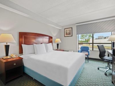 Days Inn by Wyndham Utica