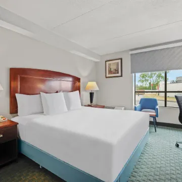 Days Inn by Wyndham Utica