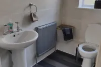 Apartment - Sleeps 4 - Parking - Station Close