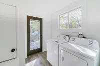 Charming San Antonio Home ~ 2 Mi to the Alamo! - Parking