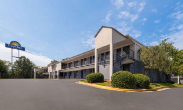 Days Inn by Wyndham College Park Airport Best Road