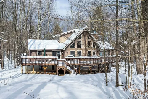 Snowy Cozy Retreat with Hot Tub, Fireplaces & Private Sauna Near Ski Resorts!