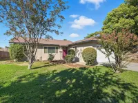The Cozy Rustic Sequoia Wi-Fi & 2 Garage Hotels in Tulare