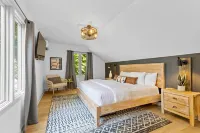Niblick on Norman w/Heated Pool & Optional Boat Rental - Homestays