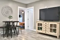 Family-Friendly Lakewood Home 4BR, Full Kitchen & Yard!