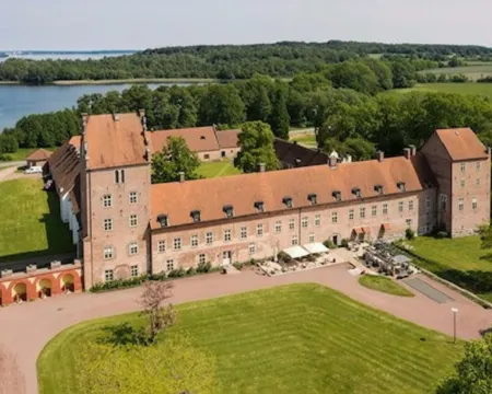 Modern 1-Bedroom Apartment for 6 Near Kristianstad Hotels in Fjälkinge