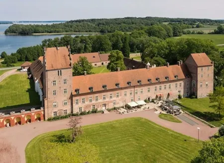 Modern 1-Bedroom Apartment for 6 Near Kristianstad Отели в г. Fjalkinge