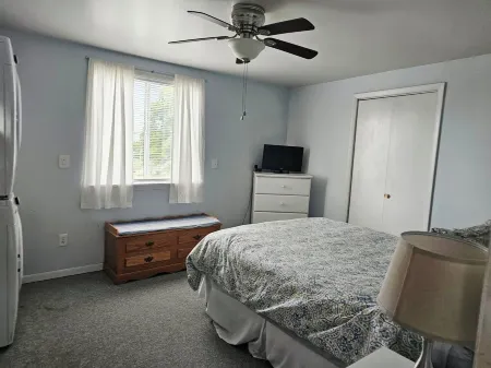 One Bedroom Loft Apartment - five minutes to Crystal Mt resort * Pet friendly Отели в г. Копемиш