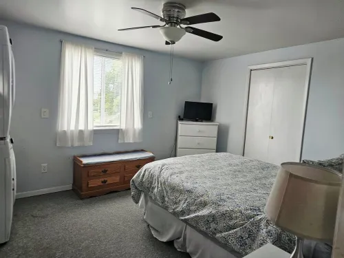 One Bedroom Loft Apartment - five minutes to Crystal Mt resort * Pet friendly Hotels in Copemish