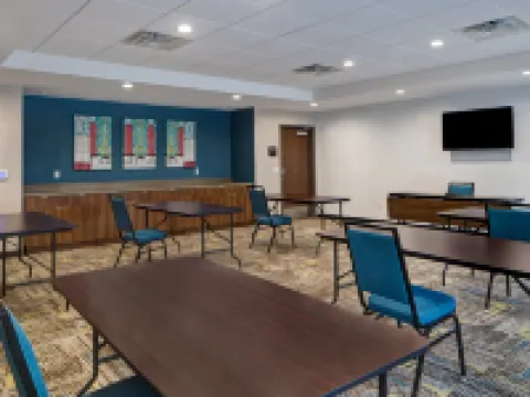 ハンプトン イン & スイーツ デプトフォード グロスターのホテル