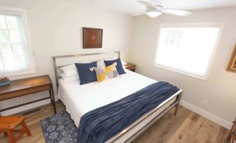 Heaven on Earth! 2 Bdr Fontana Flat, Walk to Lake