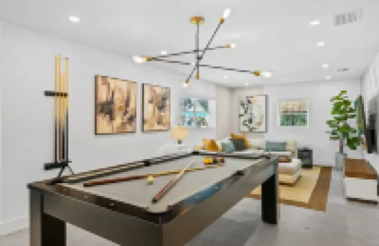 Family Retreat Sleeps 11, Heated Pool, Mini Golf, Kayak Experience, Waterfront