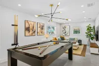 Family Retreat Sleeps 11, Heated Pool, Mini Golf, Kayak Experience, Waterfront