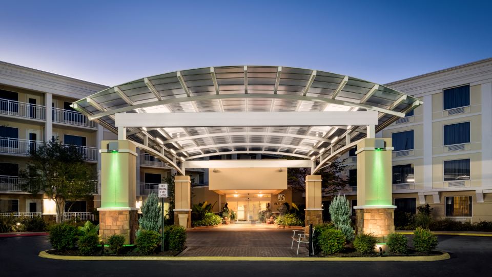 Holiday Inn & Suites ATLANTA AIRPORT-NORTH by IHG