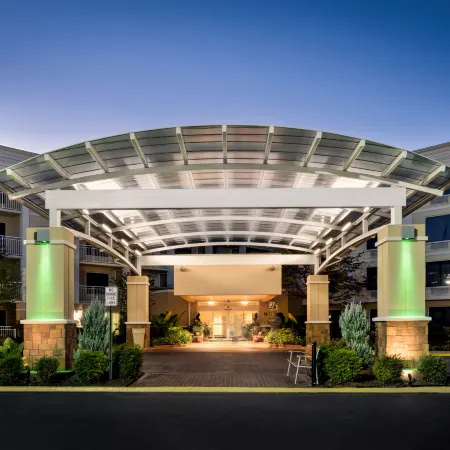Holiday Inn & Suites ATLANTA AIRPORT-NORTH by IHG