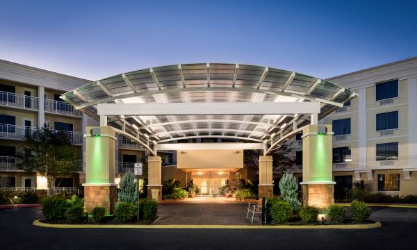 Holiday Inn & Suites Atlanta Airport-North by IHG