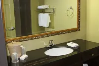 Red Roof Inn & Suites Detroit - Melvindale/ Dearborn - Motels