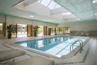 DoubleTree by Hilton Lisle Naperville - Pools