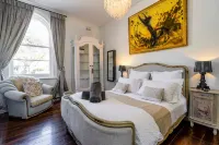 Luxury Colonial Terrace House in the Rocks