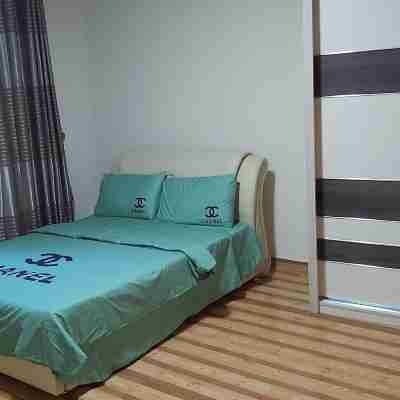 Villa Sleeps 10 with Garden Rooms