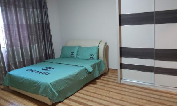 Villa Sleeps 10 with Garden