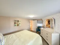 COZY MODERN & AFFORDABLE 1st floor SIC apartment ONE BLOCK from beach