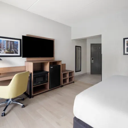 La Quinta Inn & Suites by Wyndham Raleigh Cary