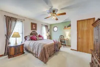 18 Mi to Table Rock Lake: Pet-Friendly Ozark Home! - parking