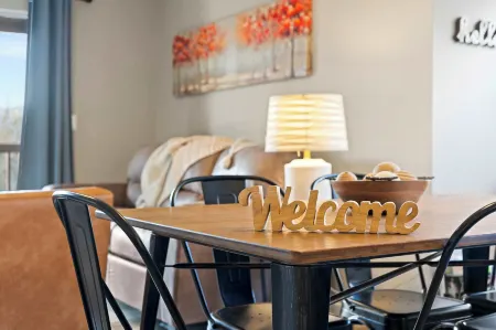 Silver Lake Hideaway Chic 2 Bdr, Dog Friendly!