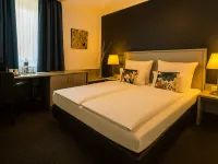 Hotel Medo Köln Hotels near فليتار
