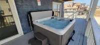 Gensis on the Water, Hot Tub with Ocean View!