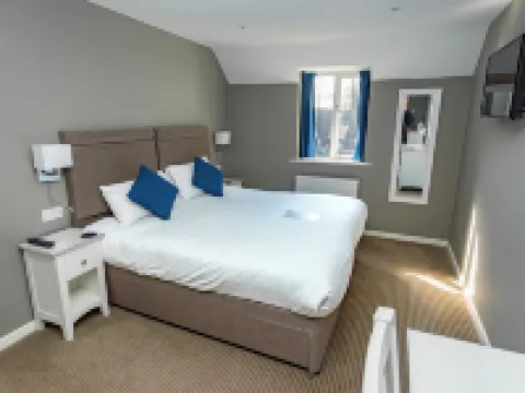 The Thatch Inn Hotels in Gloucester