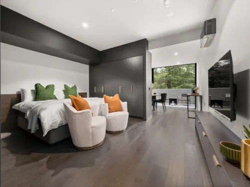 Immaculate Braddon Studio with Accessible Bathroom