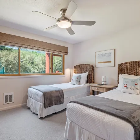 Summertime Fun! Walkout Patio to Pool, Pickleball Tennis Golf Hiking Biking BBQ Activities