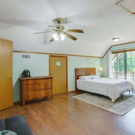 Wraparound Porch: Toledo Bend Reservoir Retreat!