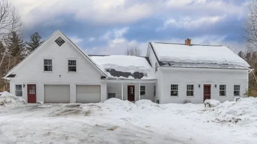 Strong House 3 Bedroom Home - 4-Star