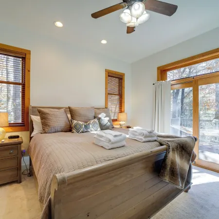 5 Mi to Sapphire Valley Skiing: Serene Family Home