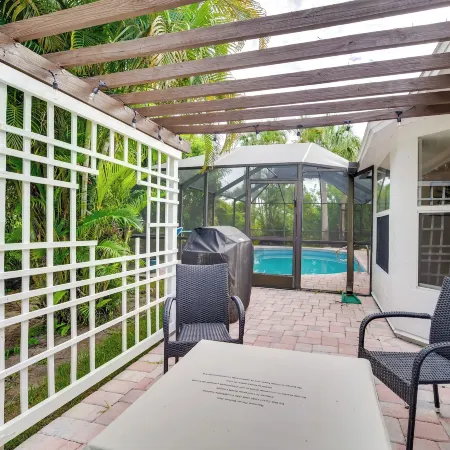 'Casa Blanco' Escape w/ Fire Pit in Sebastian!