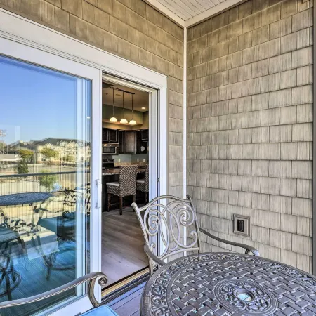 Dtwn Ludington Condo Balcony, Walk to Beach!