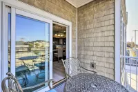 Dtwn Ludington Condo Balcony, Walk to Beach! - 3-Star