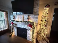 Luxury SKI IN/SKI OUT Kearsarge Brook Condo 3 bed, 2 bath at Cranmore Mountain!!