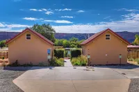 Willow Street Cottages Hotels in 